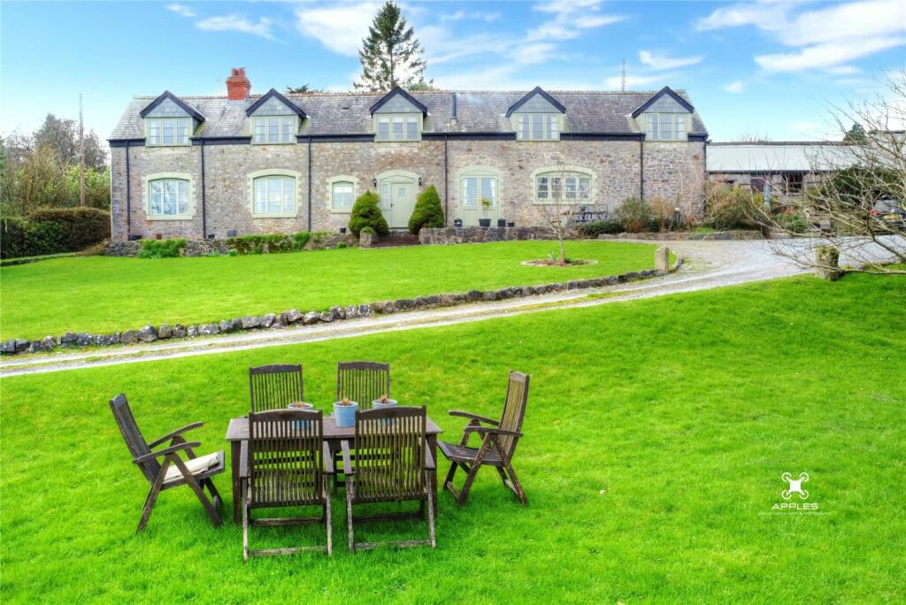 4 bedroom detached house for sale in Chudleigh, Newton Abbot, Devon, TQ13