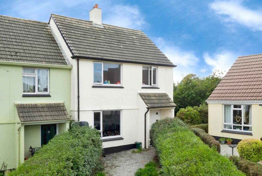 3 bedroom end of terrace house