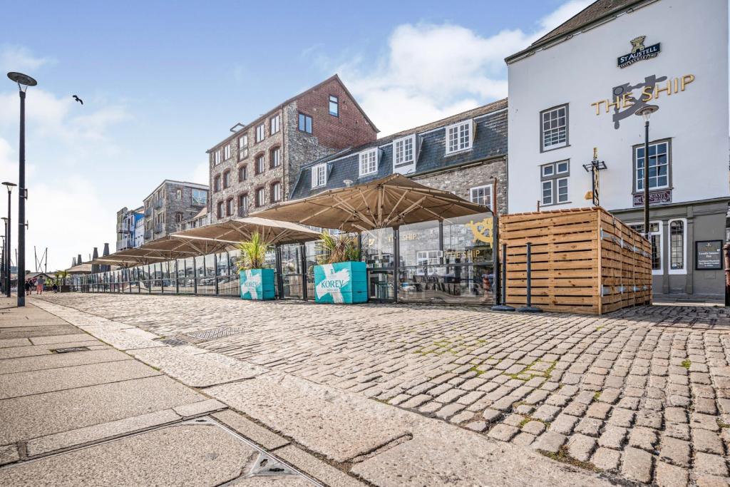 1 bedroom flat for sale in Southside Street, The Barbican, Plymouth