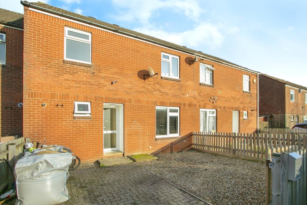 3 bedroom terraced house for sale in Tyrrell Gardens, TOWNSEND