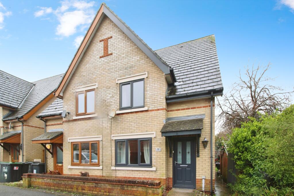 2 bedroom semidetached house for sale in Burgess Close, BEARCROSS