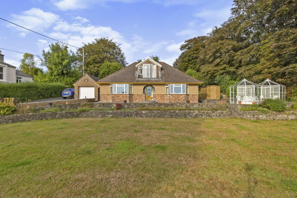 3 bedroom bungalow for sale in Whitchurch Road, Tavistock, Devon, PL19