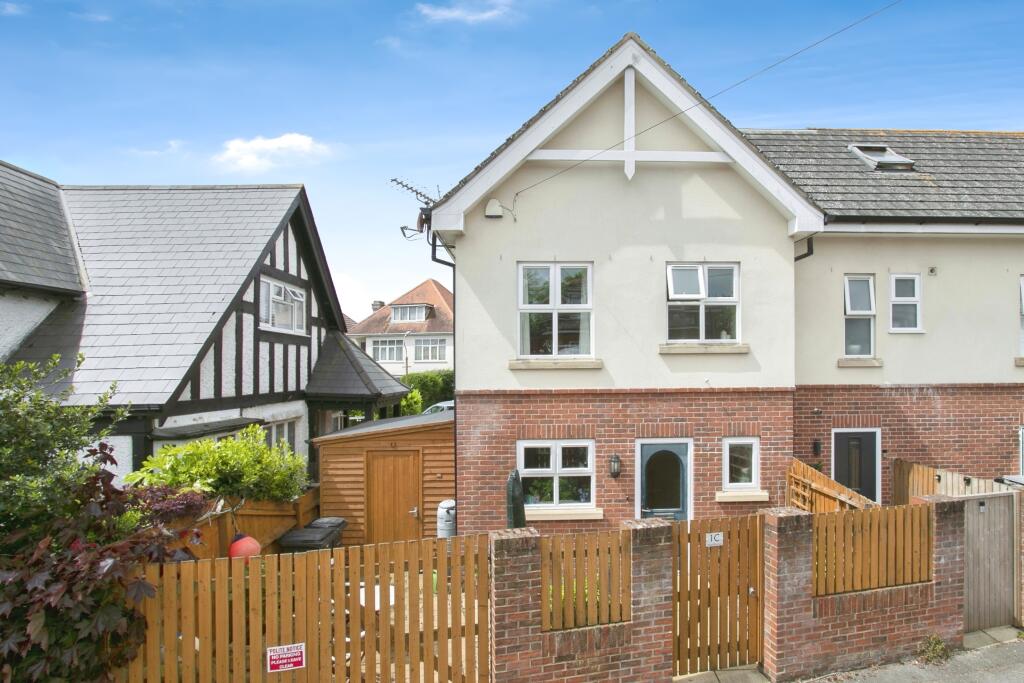3 bedroom end of terrace house for sale in Pinecliffe Avenue