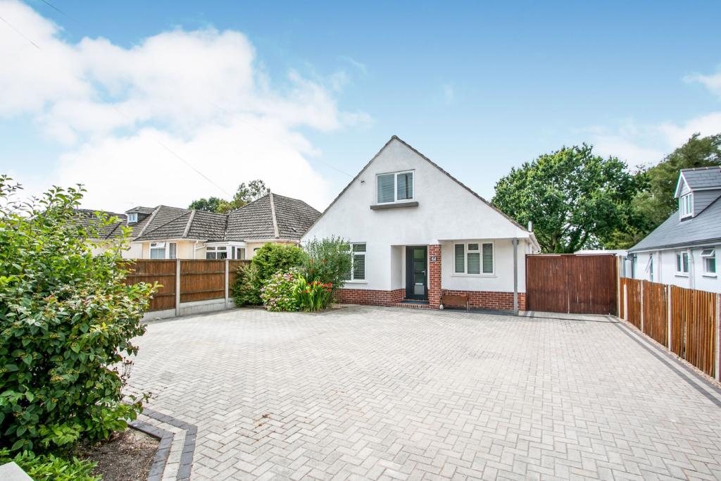 5 bedroom bungalow for sale in Whitehayes Road, Burton, Christchurch