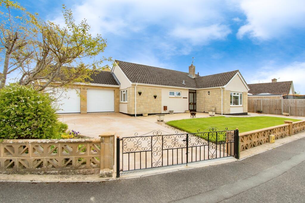 3 bedroom bungalow for sale in Beech Road, Martock, TA12