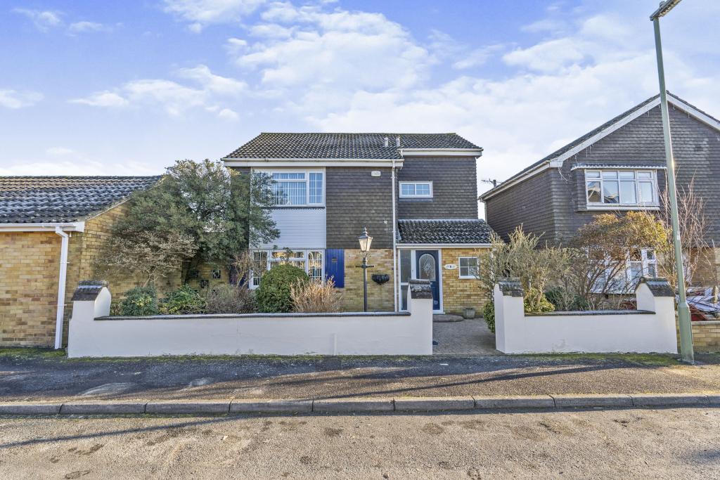 4 bedroom detached house for sale in Hammonds Close, Totton