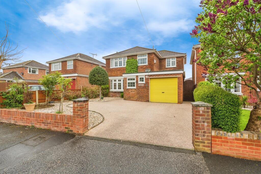 4 bedroom detached house for sale in Drake Close, Marchwood