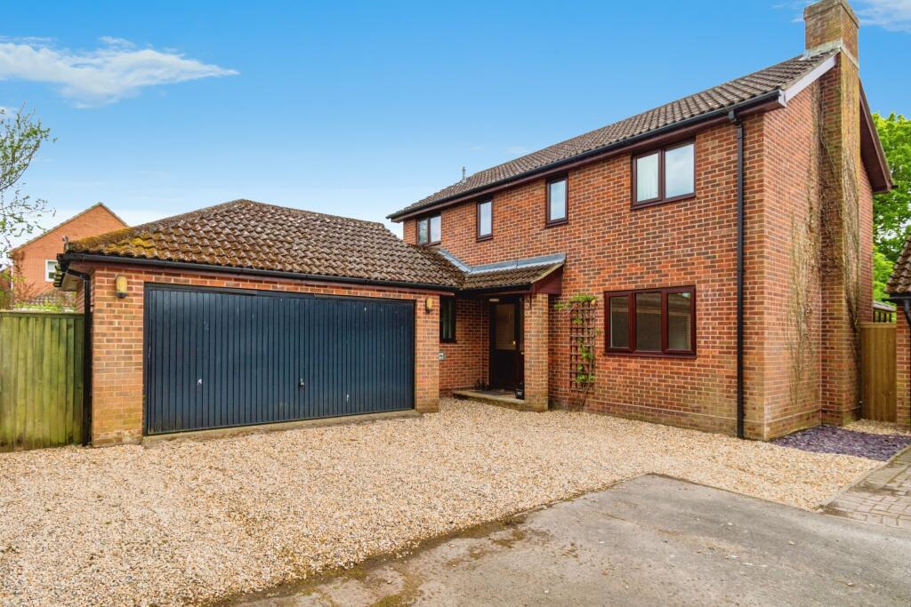 4 bedroom detached house for sale in Osprey Close, Marchwood