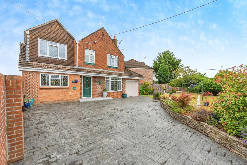 4 bedroom detached house for sale in Hammonds Lane, Totton, Southampton, SO40