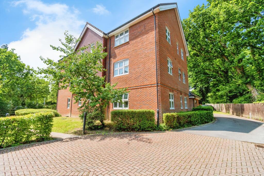 Main image of property: Jones Lane, Hythe, Southampton, Hampshire, SO45
