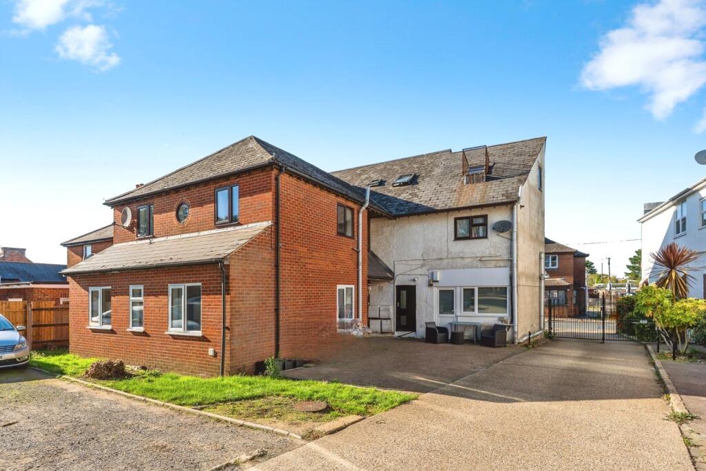 Main image of property: Rumbridge Street, Totton, Southampton, Hampshire, SO40