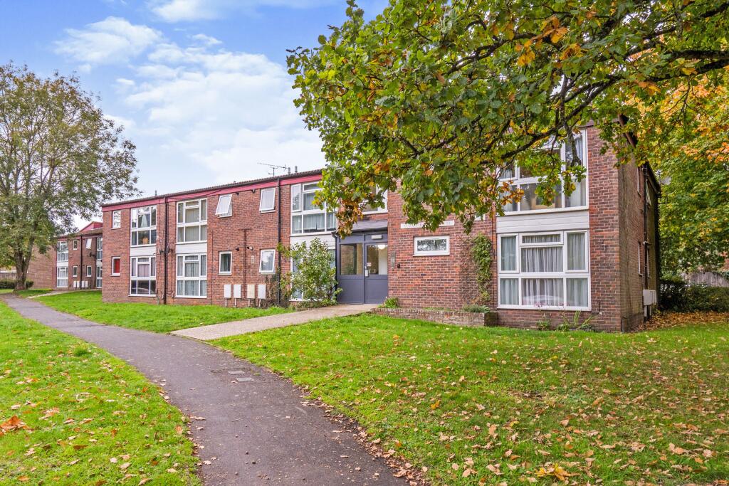 1 bedroom flat for sale in Calmore Drive, Calmore, Southampton, SO40