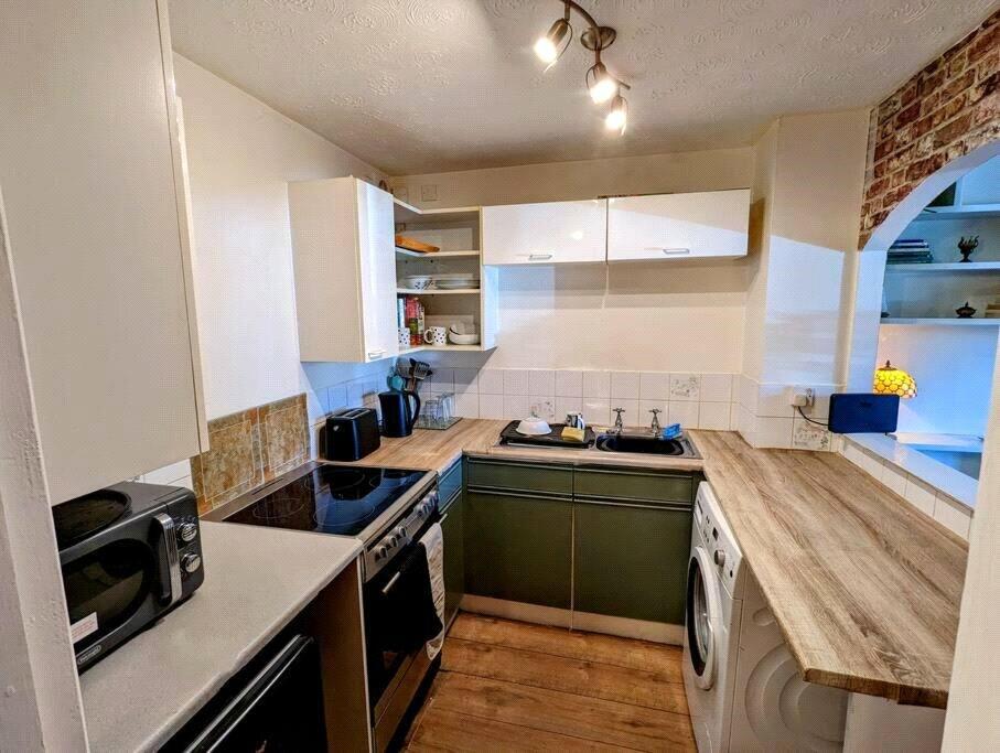 Additional property image - Oriel Drive, Glastonbury, Somerset, BA6