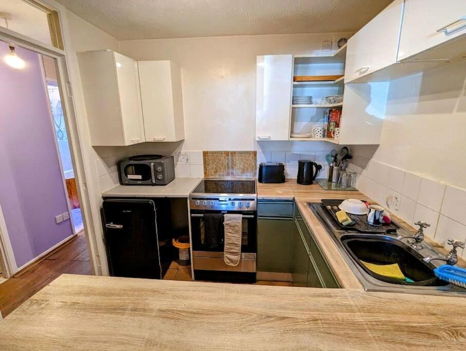Additional property image - Oriel Drive, Glastonbury, Somerset, BA6