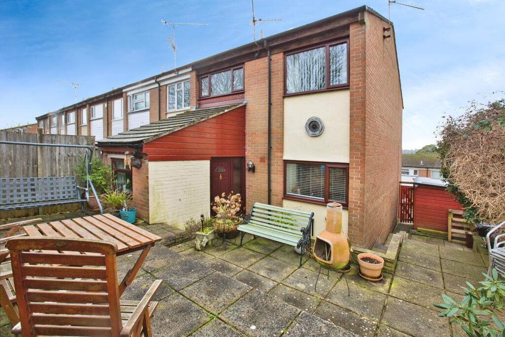 3 bedroom end of terrace house