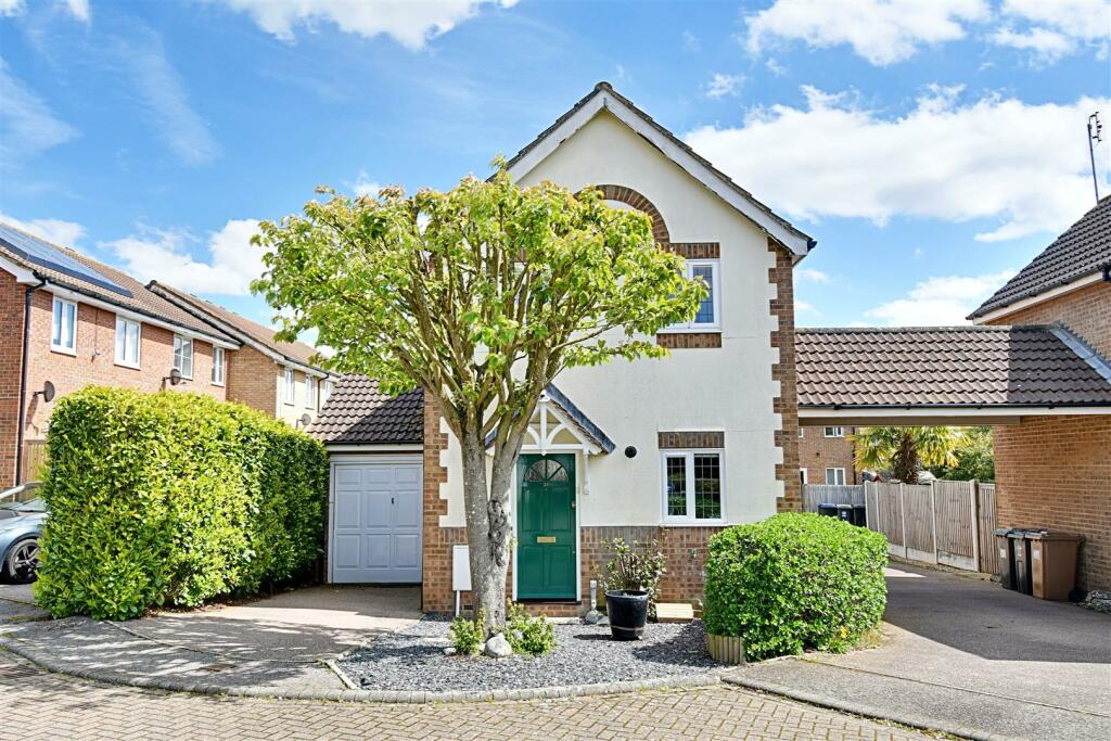 3 bedroom detached house for sale in The Briars, Hertford, SG13