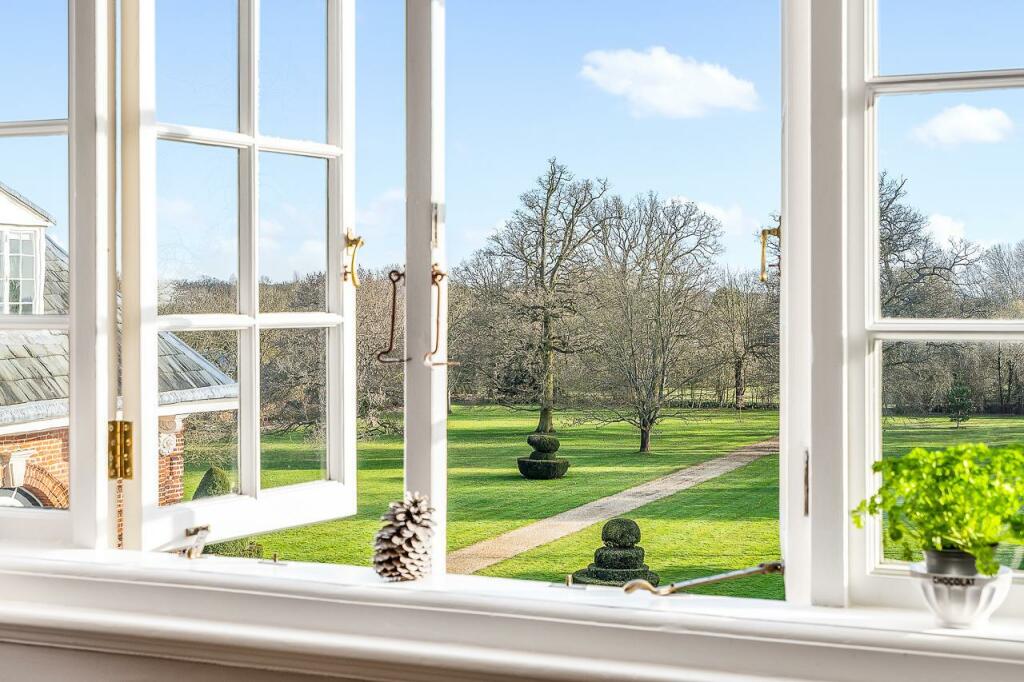 2 bedroom apartment for sale in Balls Park, Hertford, SG13