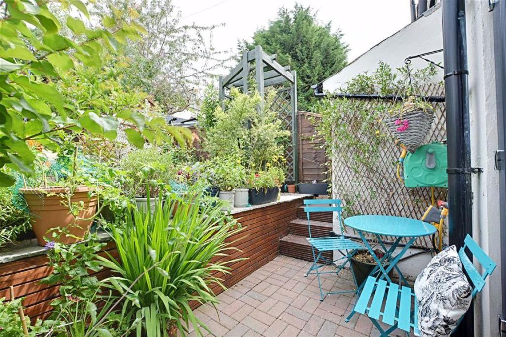 3 bedroom semidetached house for sale in Molewood Road, Hertford, SG14