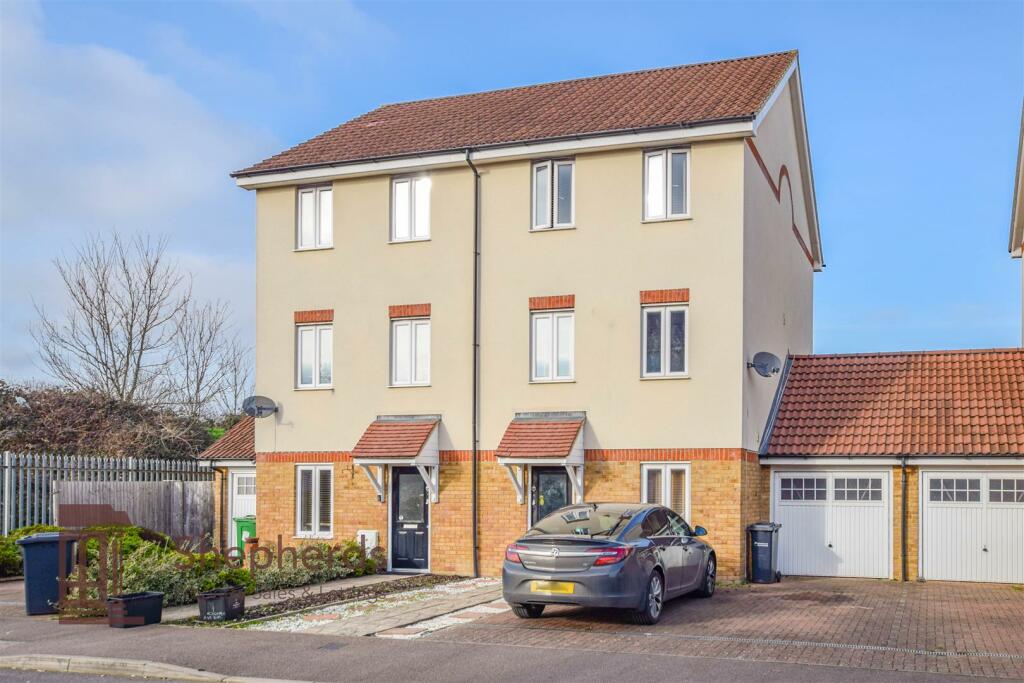 4 bedroom semidetached house for sale in Academia Avenue, Broxbourne, EN10