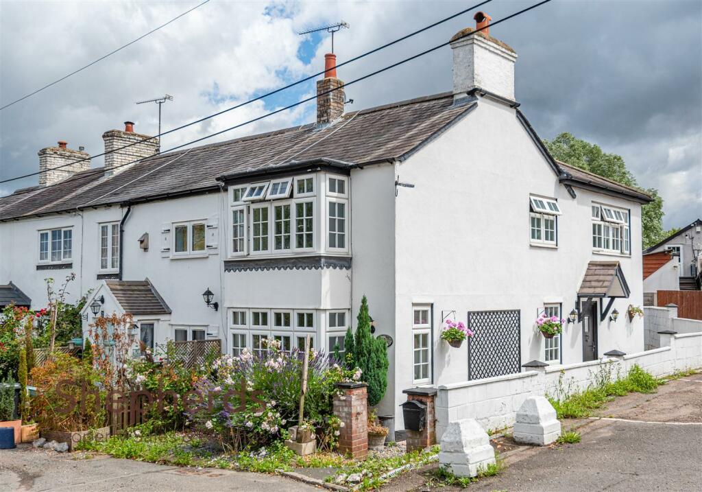 2 bedroom end of terrace house for sale in Belchers Lane, Bumbles Green