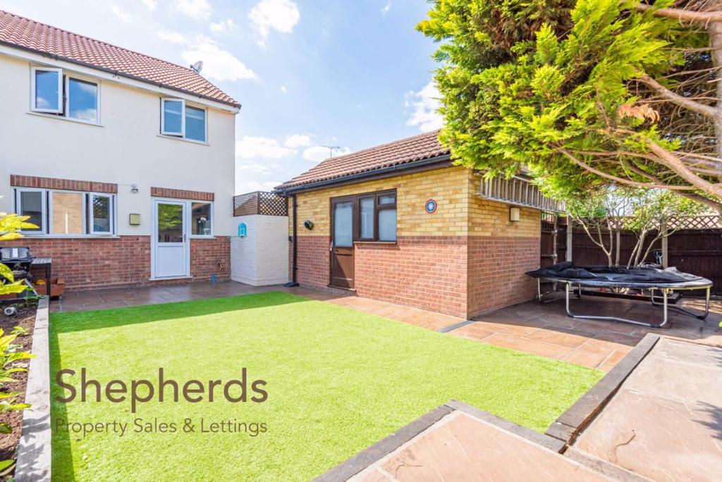 3 bedroom semidetached house for sale in Markwell Wood, Harlow, Essex