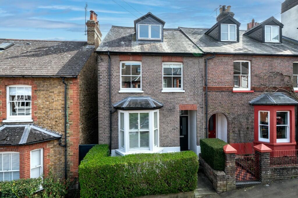 4 bedroom end of terrace house for sale in Cowper Road, Berkhamsted