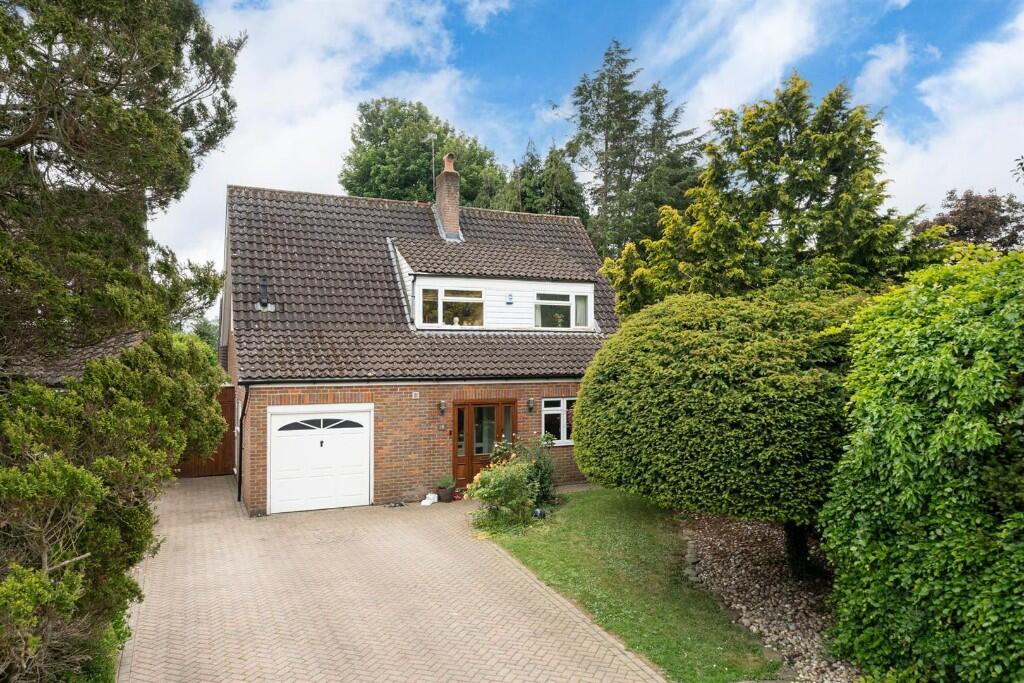 Main image of property: Green View Close, Bovingdon, HP3