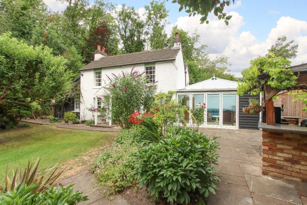 Main image of property: Roughdown Road, Boxmoor, Hemel Hempstead, Hertfordshire, HP3