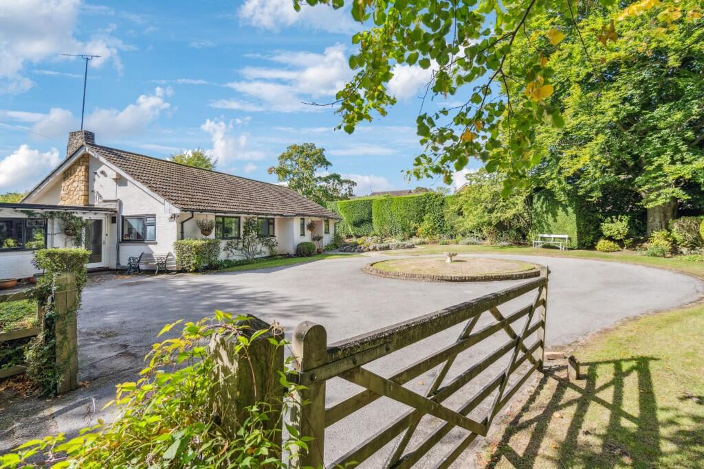 Main image of property: Shootersway Lane, Berkhamsted, Hertfordshire, HP4