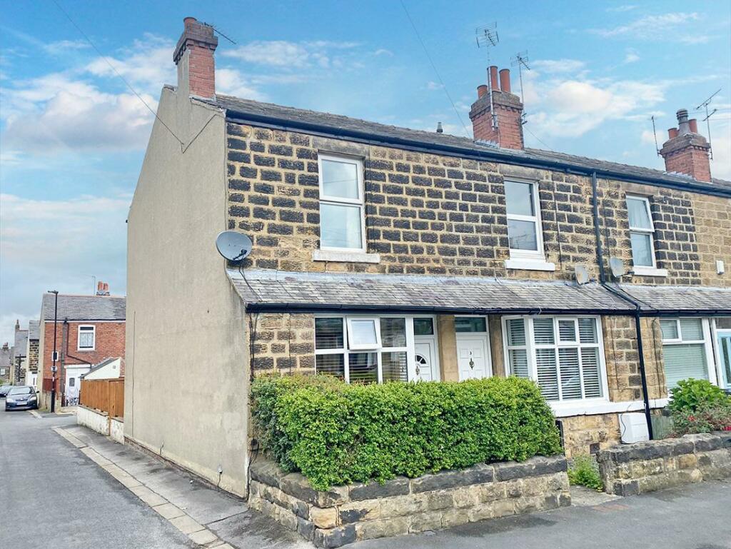 2 bedroom end of terrace house for sale in Willow Grove, Harrogate, HG1