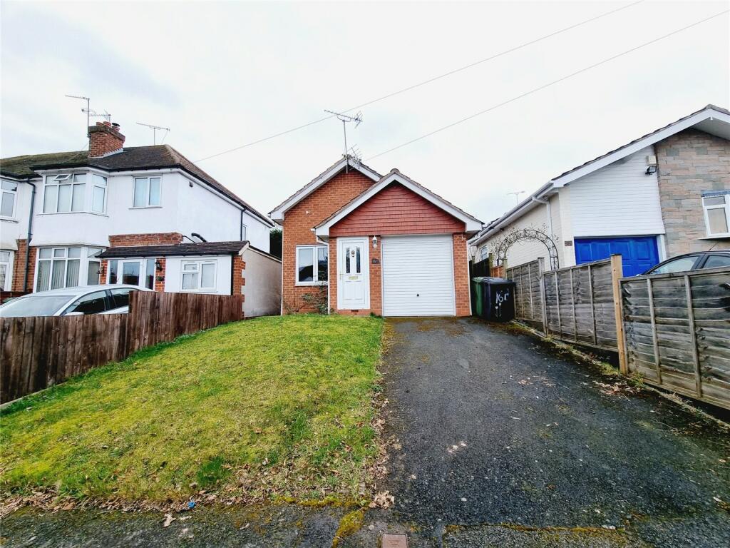 2 bedroom bungalow for sale in Heathfield Crescent, Kidderminster, Worcestershire, DY11