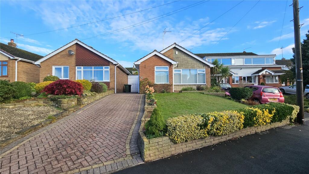 2 bedroom bungalow for sale in Coningsby Drive, Kidderminster
