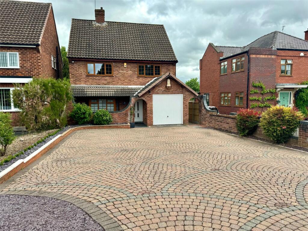 4 bedroom detached house for sale in Habberley Road, Kidderminster, Worcestershire, DY11