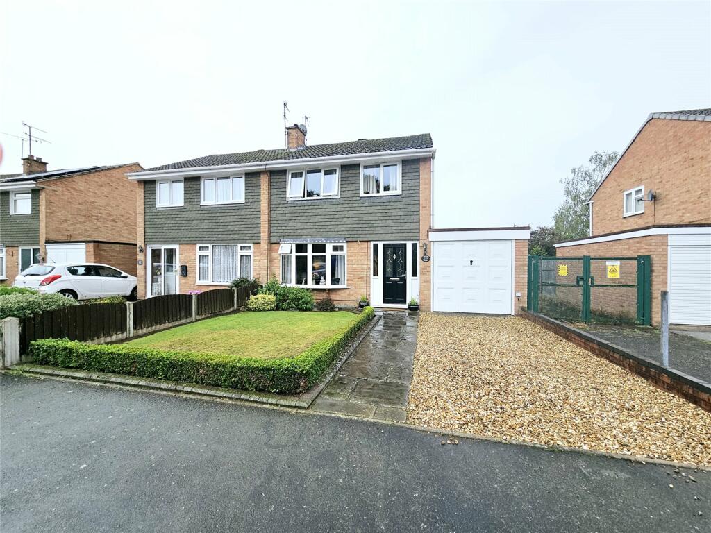 3 bedroom semidetached house for sale in Puxton Drive, Kidderminster