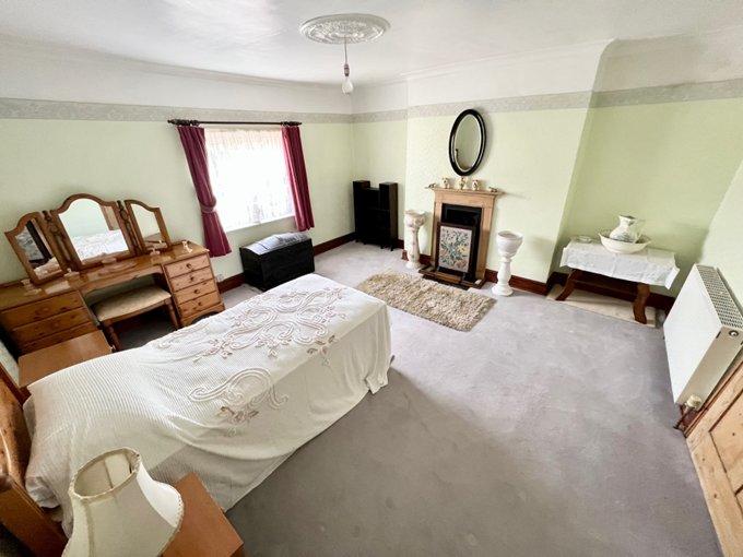 4 bedroom terraced house for sale in Lichfield Street, StourportOn