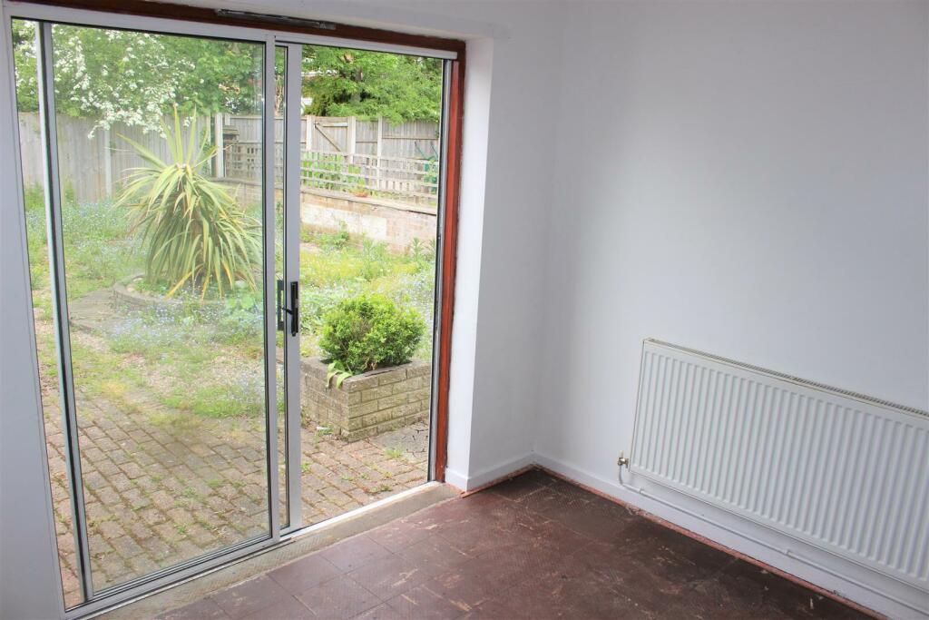 3 bedroom semidetached bungalow for sale in Vicarage Road, Mickleover, Derby, DE3