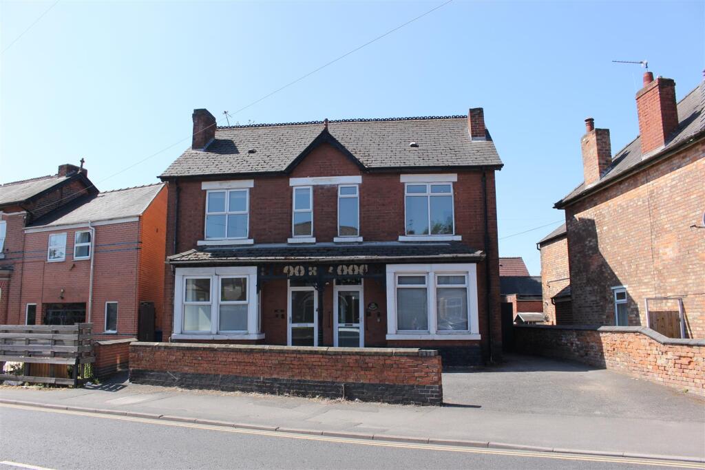 8 bedroom semi-detached house