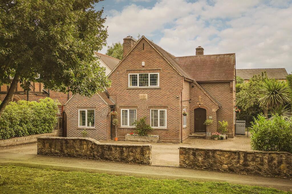 Main image of property: Broadway, Derby