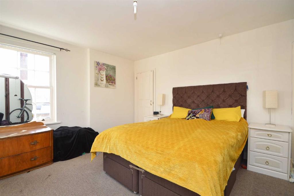 4 bedroom apartment for sale in Thomas Court, Carline Fields