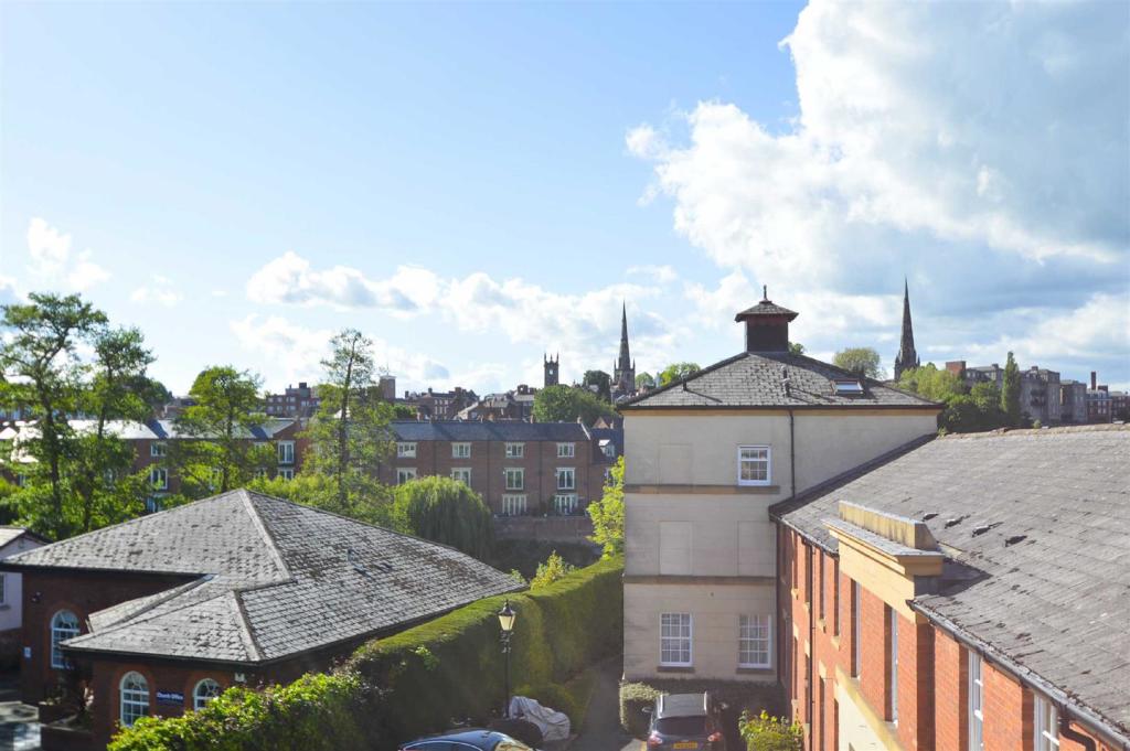 4 bedroom apartment for sale in Thomas Court, Carline Fields