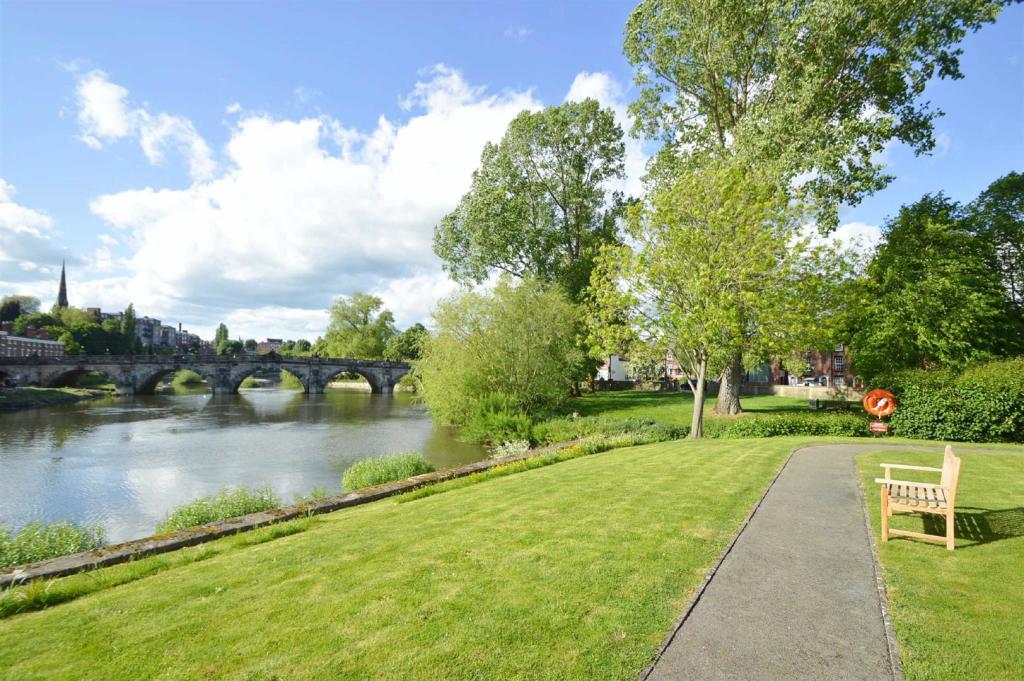 4 bedroom apartment for sale in Thomas Court, Carline Fields