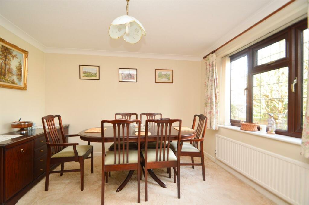 3 bedroom detached bungalow for sale in Falcons Way, Copthorne