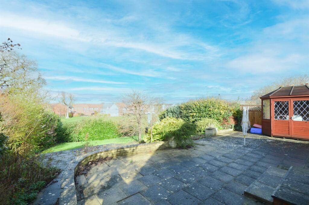 3 bedroom detached bungalow for sale in Falcons Way, Copthorne