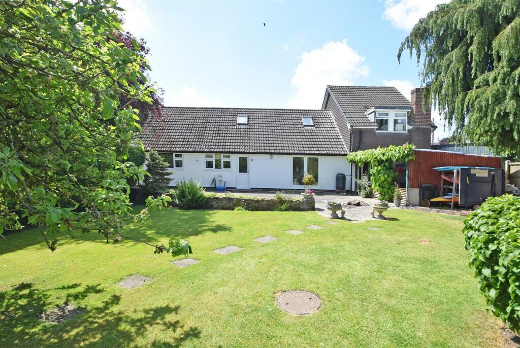 4 bedroom detached house for sale in Kinnerley, Oswestry, SY10