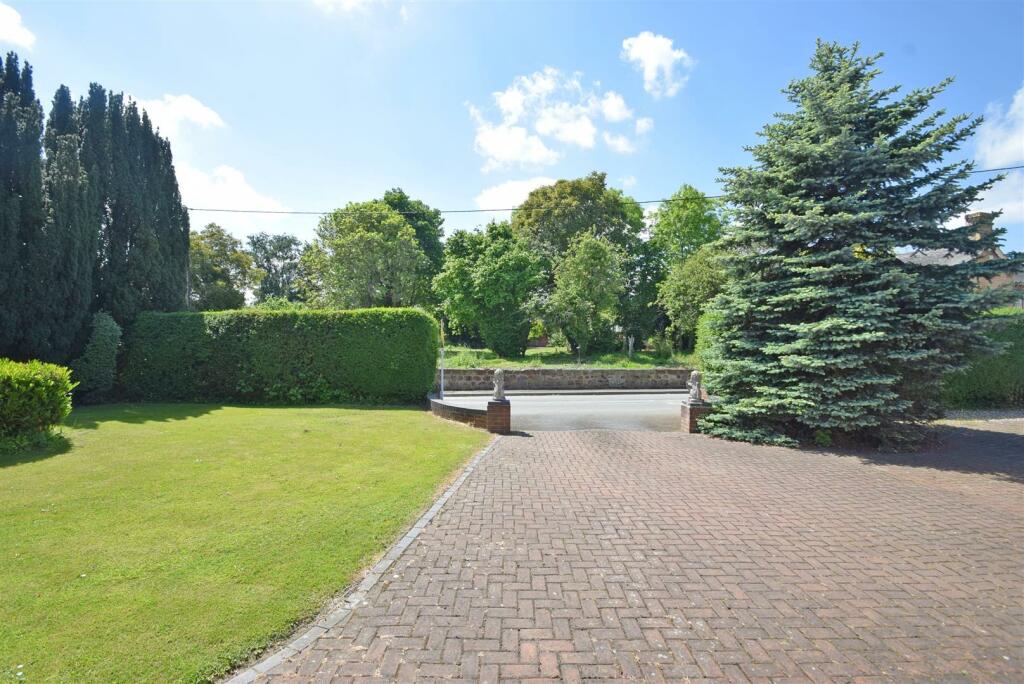 4 bedroom detached house for sale in Kinnerley, Oswestry, SY10