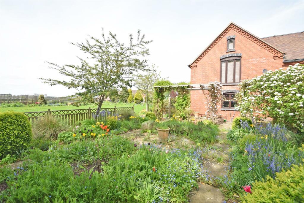 4 bedroom barn conversion for sale in Boreton Mews, Condover