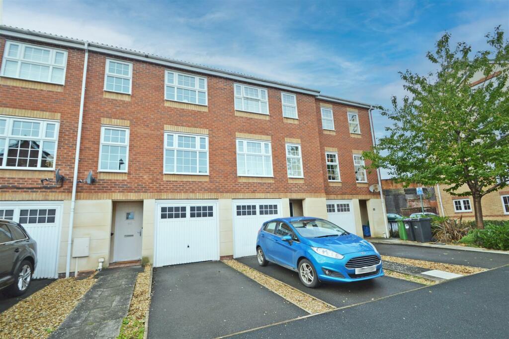 3 bedroom town house for sale in Greenfields Gardens, Shrewsbury, SY1