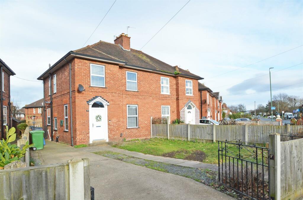 3 bedroom semidetached house for sale in Monkmoor Road, Shrewsbury, SY2