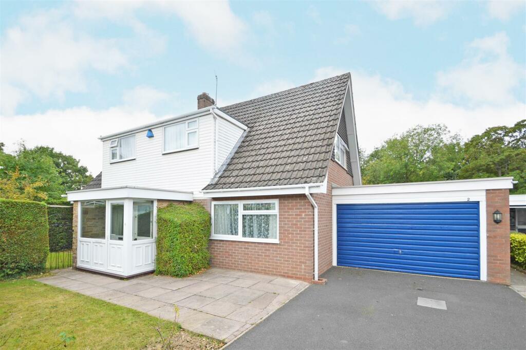 3 bedroom detached house for sale in Woodside Drive, Radbrook