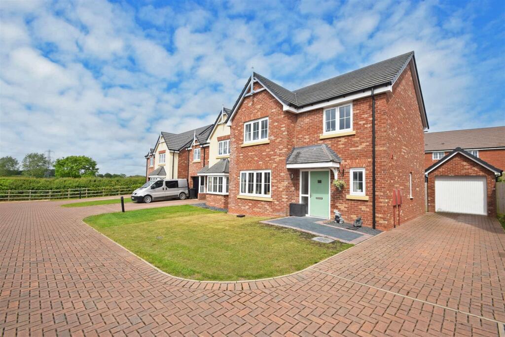 4 bedroom detached house for sale in The Wickets, Bomere Heath